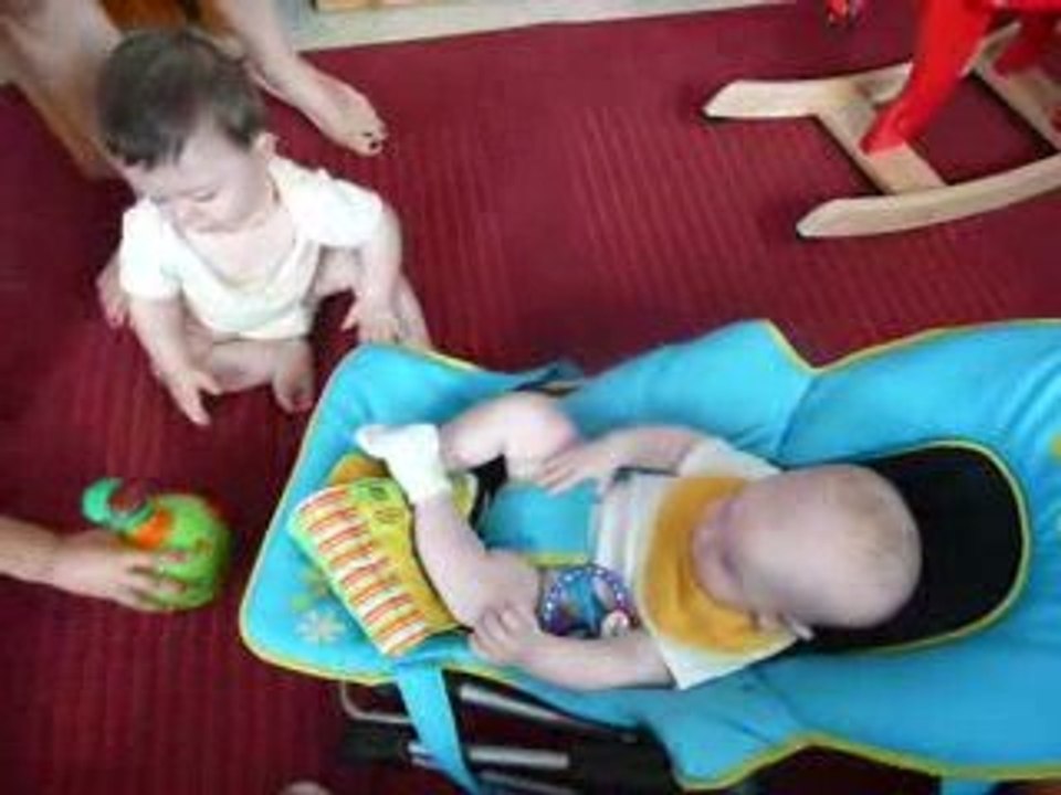 Elrick et Lénaëlle jouent