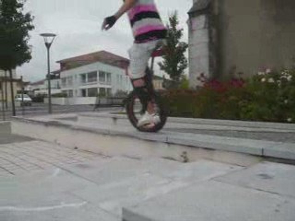monocycle trial
