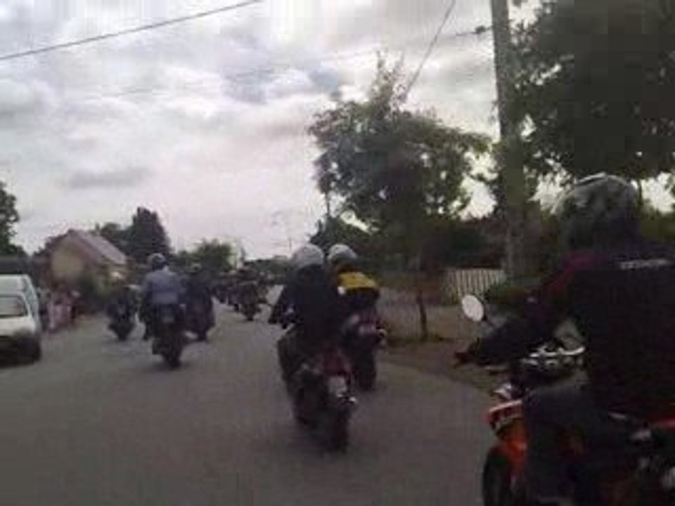 Concentration de moto Merlevenez 9eme édition 2009 (4) T-R