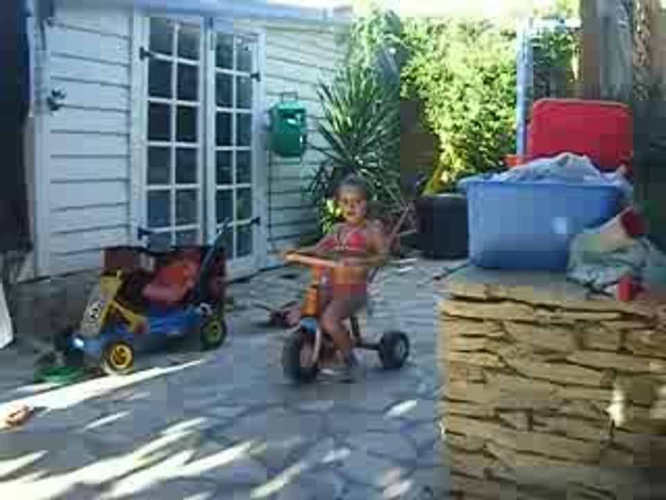 A 4 ans je fais des drifts !!