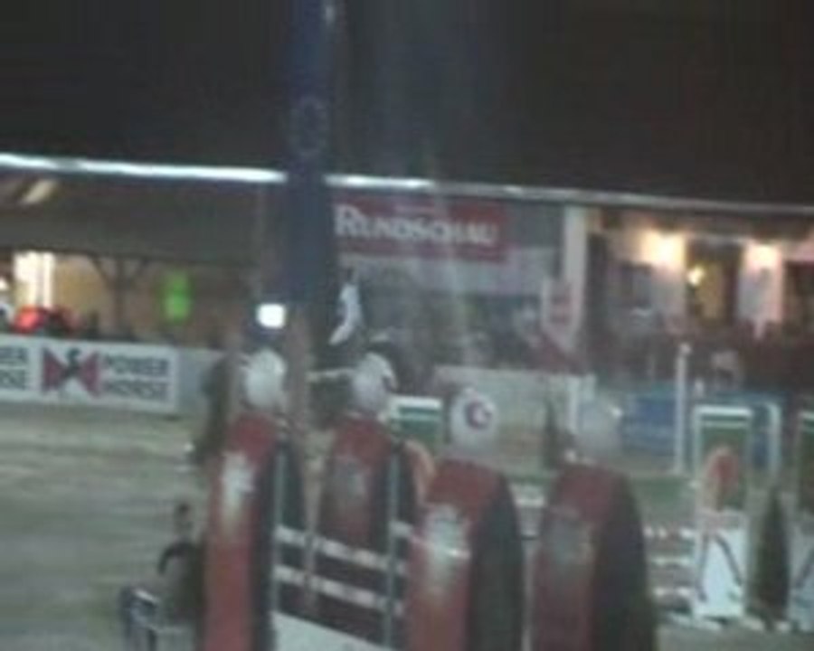 Bellini P Flutlichtspringen Klasse LM mit Risikosprung 1.50m