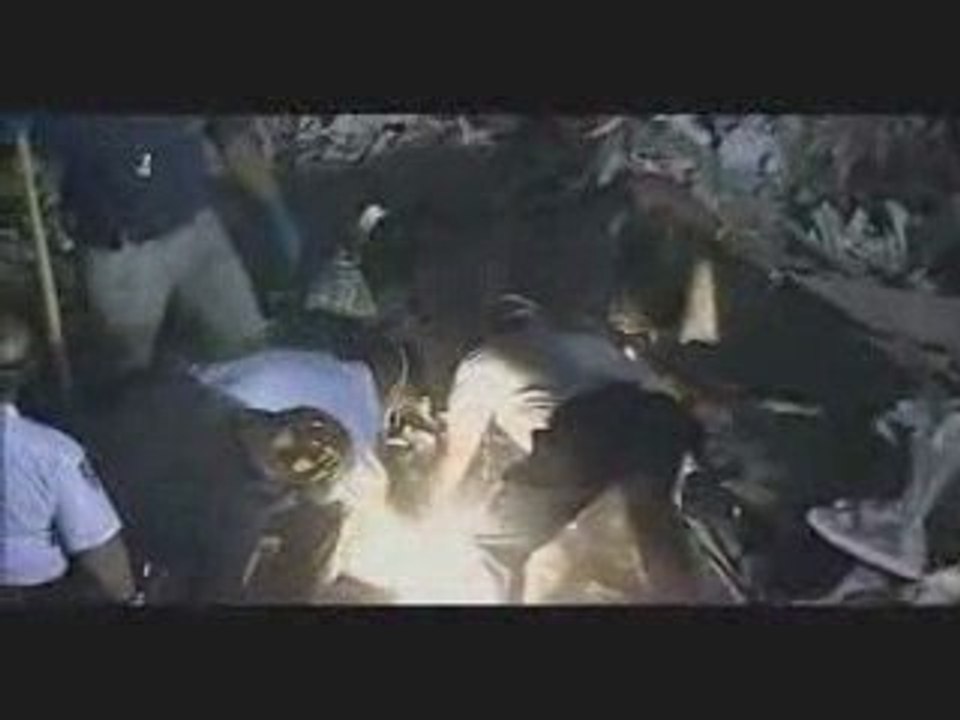 Les gars "creuseraient-ils" le métal en fusion  à la pelle ?