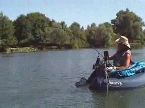 Silure en float tube de 2m le 30.08.09 par Yann et Fred