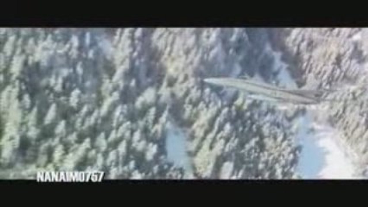 Jet au milieu des montagnes