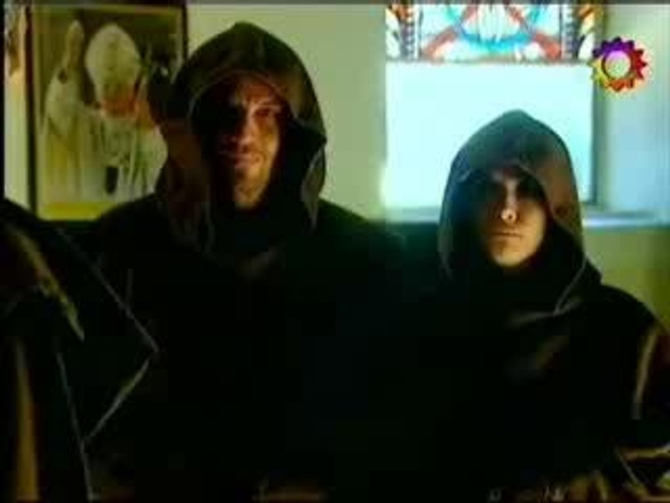monita y martin como monjes