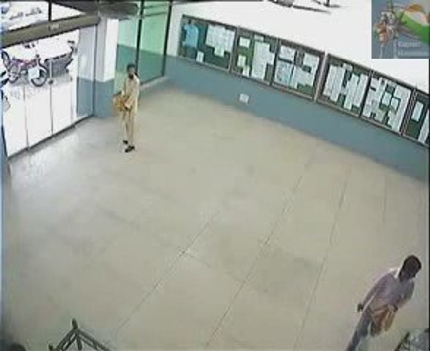 Etudiant pakistanais VS Porte-automatique - BLOG-VIDEOS.ORG