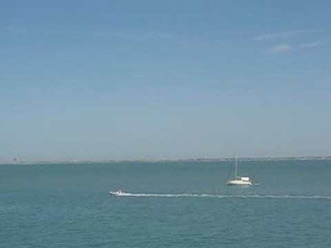 Ile d'Aix : bateau au large
