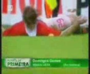 مات وهو يلعب فى وسط الملعب