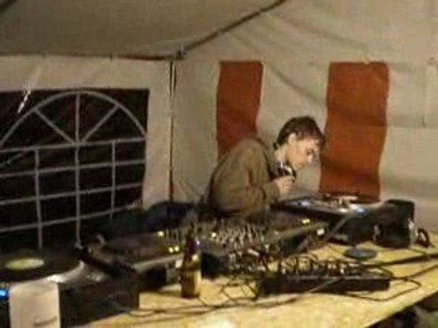 Tek-hilarant Tekno summer camp