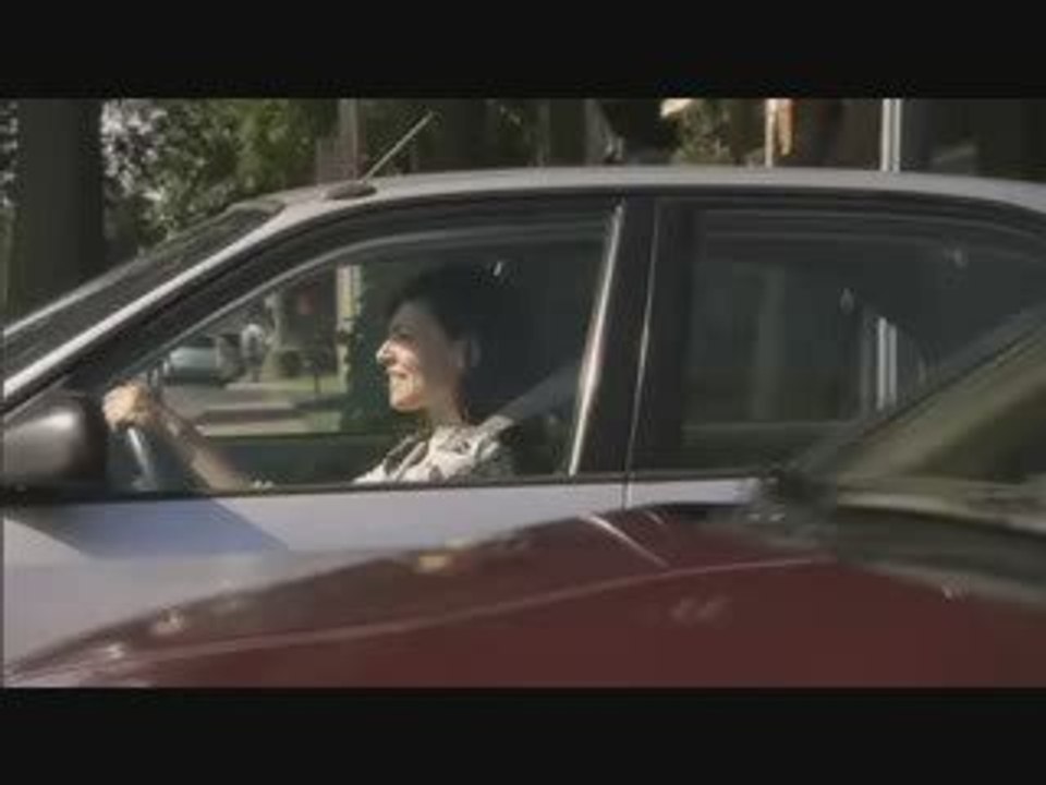 Ne jamais draguer une fille au feu rouge !