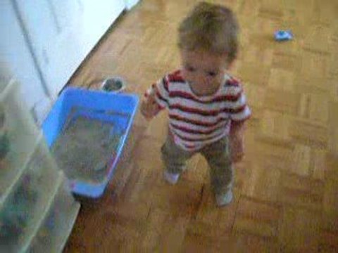 1er pas de Thomas- 15 mois