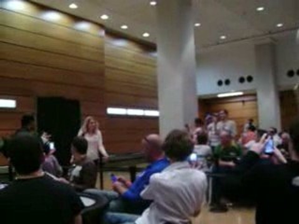 Entrée de la team W au FPT Paris le louvre