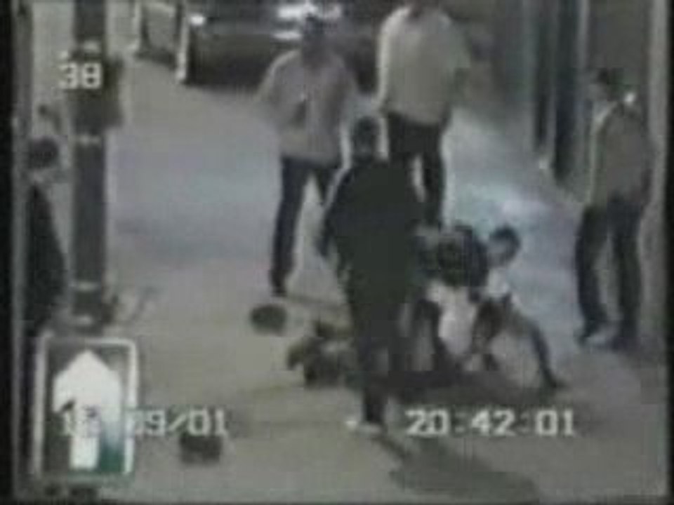 camera surveillance attaque d'un groupe