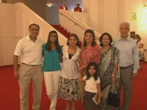 Профессор подарил своей семье представление Shen Yun