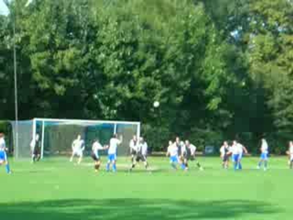 Strzał głową Pawła Bednarza