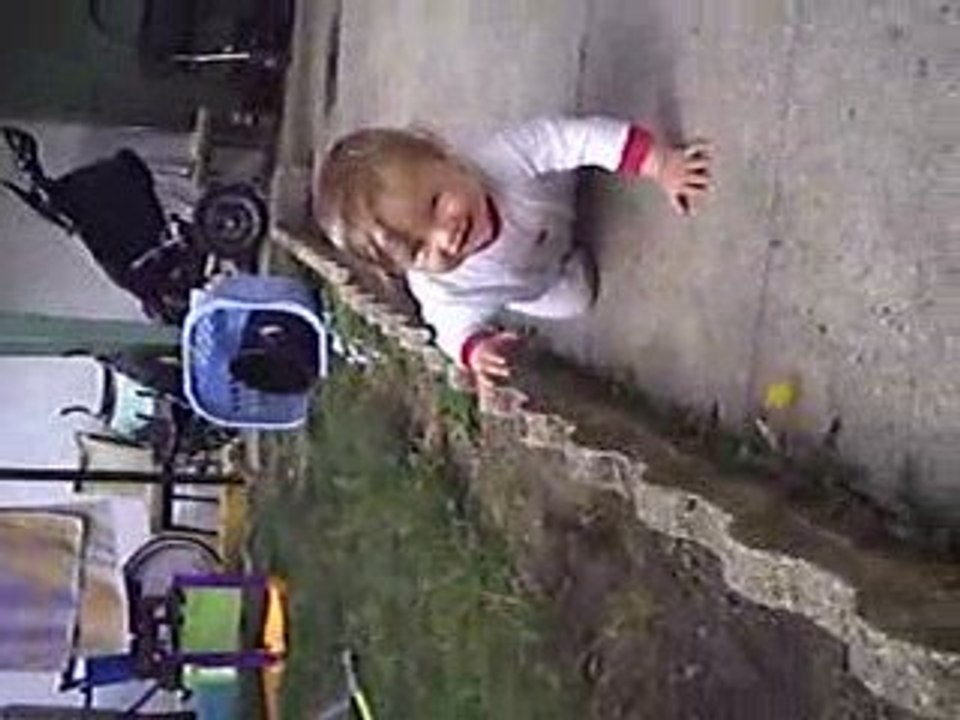 mon bebe qui fais du 4 pattes