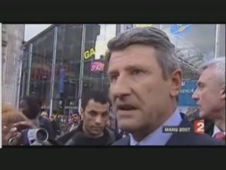 EXCLU MORSAY BAISSE SON FROC DEVANT DE VILLIERS