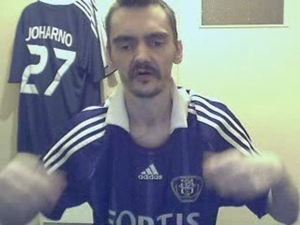 stop a la guerre du foot entre rouches et mauves