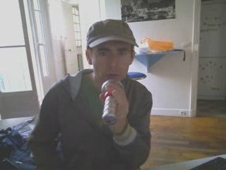 Wiwi égratigne "une chanson"