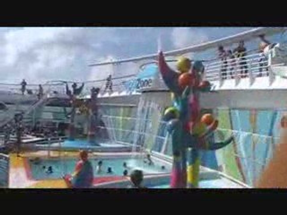 Ruby comiendo helado en el "Freedom of the Seas".