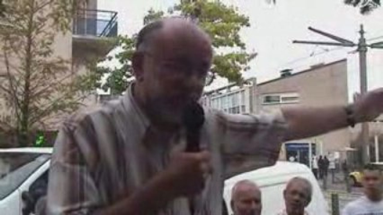 Rassemblement de la CNL devant l'OPH d'Orléans la Source
