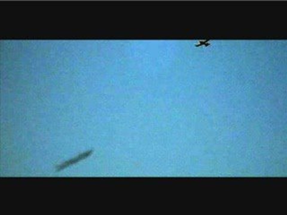UFO CIGAR SHAPED ON TAPE 25 AUGUST 2009 Video