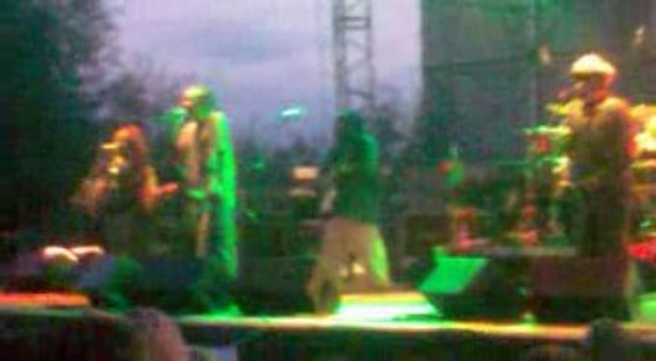 Israel Vibration - ball of fire extrait live