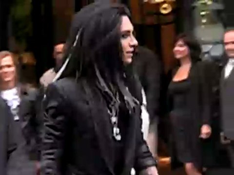 Tokio Hotel sortant de leur hôtel, Paris 3.09.09