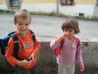 hugo Emma vont à l'école