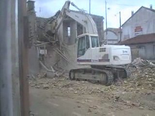 Vidéo-06 démolition rue des remparts fleurance 32