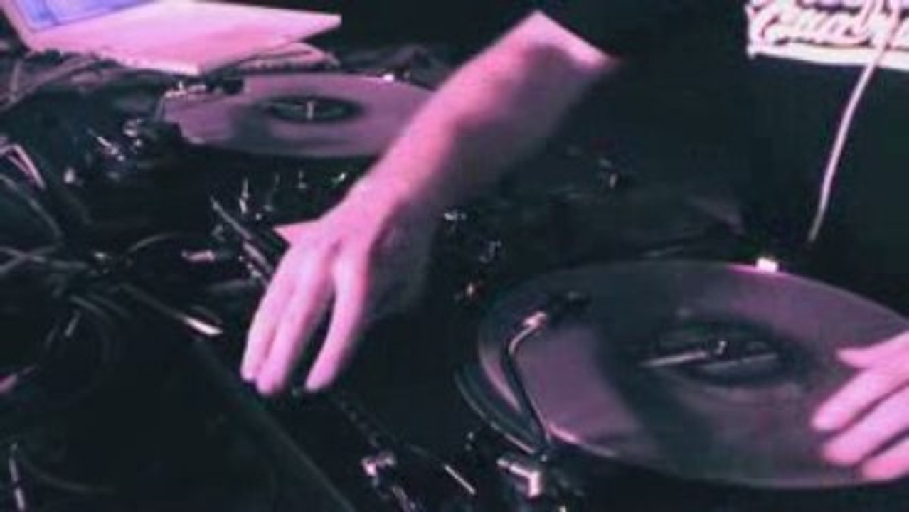 Skratch Bastid - Out Here Grindin' - Live  110% Routine