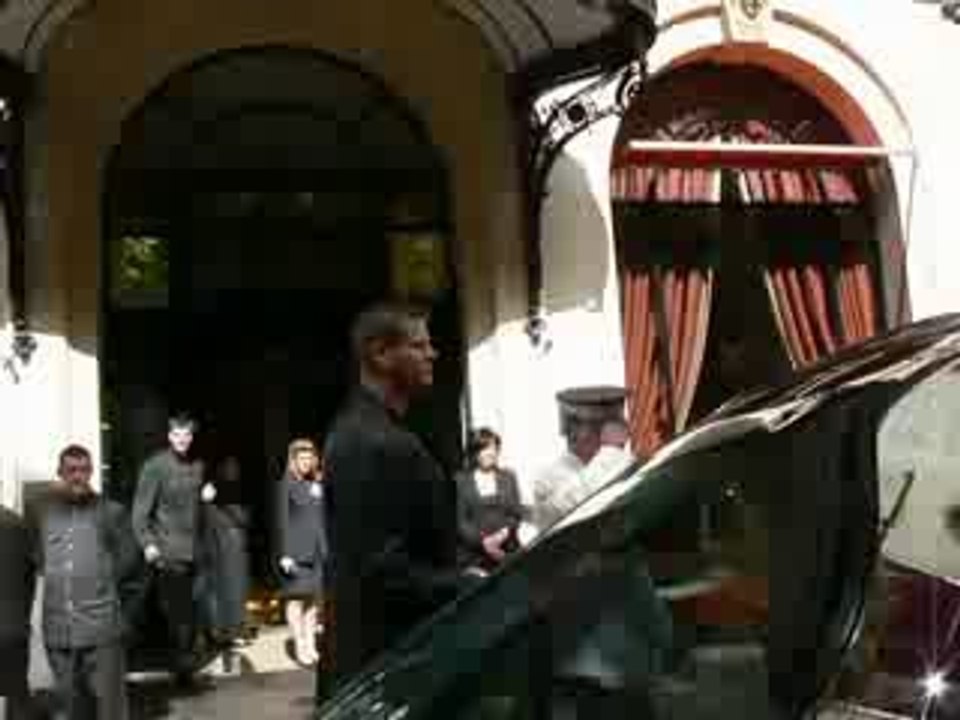 Tokio Hotel Dédicasses Midi part II  - 03.09.09 Paris.