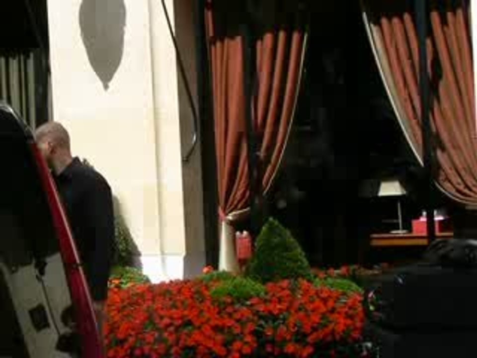 Tokio Hotel Dédicasses Midi part III  - 03.09.09 Paris.