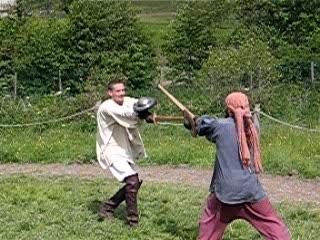 L'épée en bois est conseillée