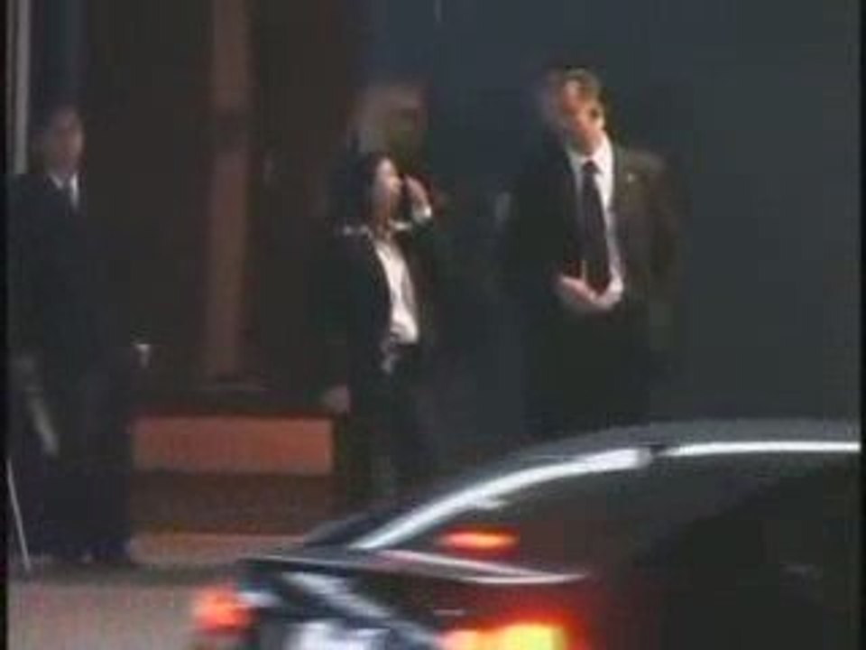 2009 09 03  Lindsay And Sam Leave DJ AM Memorial