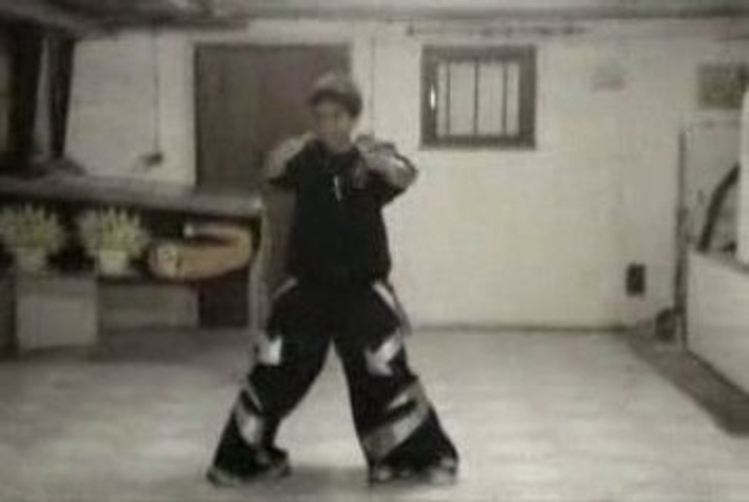 Rownz and Crowned shuffle at home