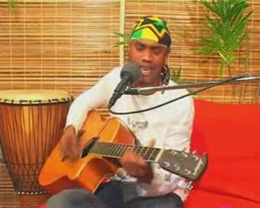 t east - mone refléchit