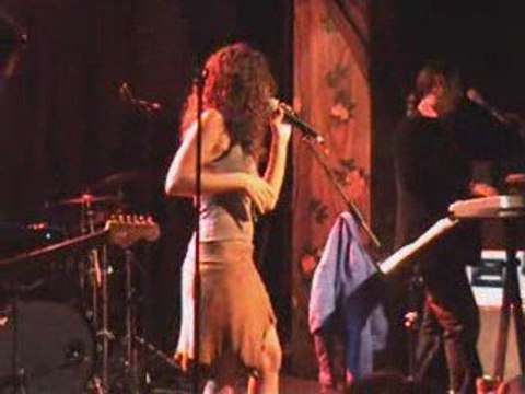 Anissa Stili chante I'll be there au Réservoir