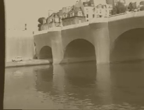 Le Pont-Neuf emballé par Christo  en 1985.