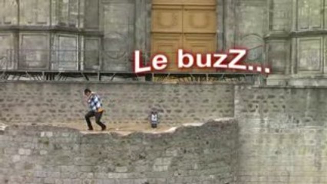 La rue est vers l'image 2009 - Le BuzZ