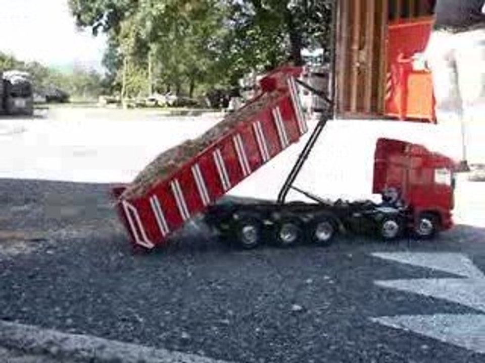 Bernex 09 Scania Multilift embarquement