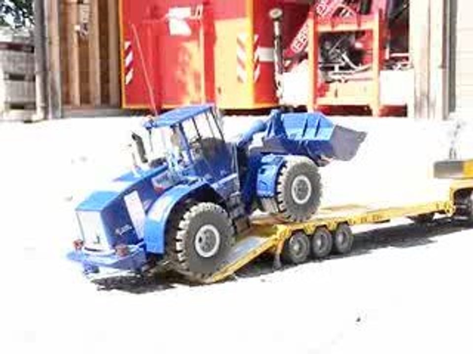 Bernex 09 Chargeuse monte sur remorque