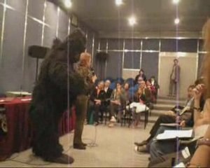 El velorio según un gorila.