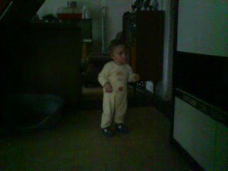 L'un des 1er essai de marche pour Théo