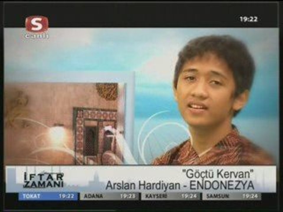 Endonezya'lı Öğrenciden Türkçe İlahi / Göçtü Kervan