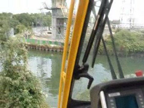 grue grove 130t action levage 2