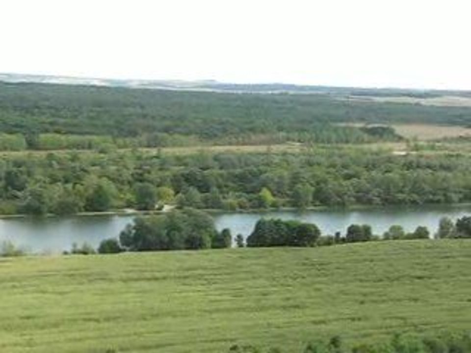 Vallée de la seine vue du haut du chateau de la Roche-Guyon voyages-inattendus.com