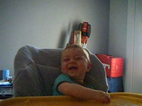 Maman se bat avec les mouches et moi je suis mdr