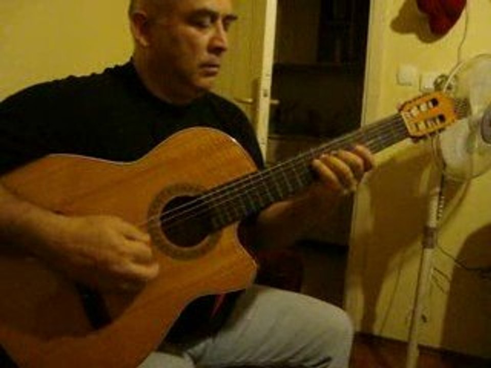 yaşar gürlertürk gitarda ısınırken