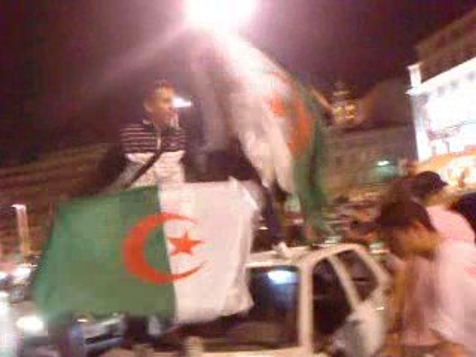 ambiance victoire de l'algerie live vieux port marseille